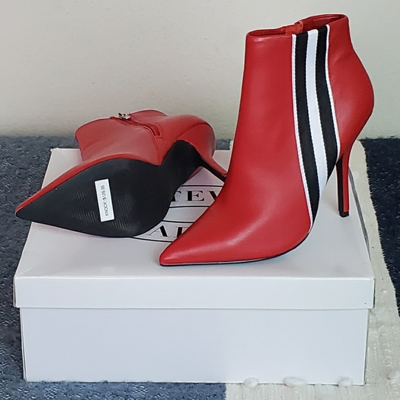 🆕️ STEVE MADDEN KNOCK RED BOOTIES - Picture 4 of 8